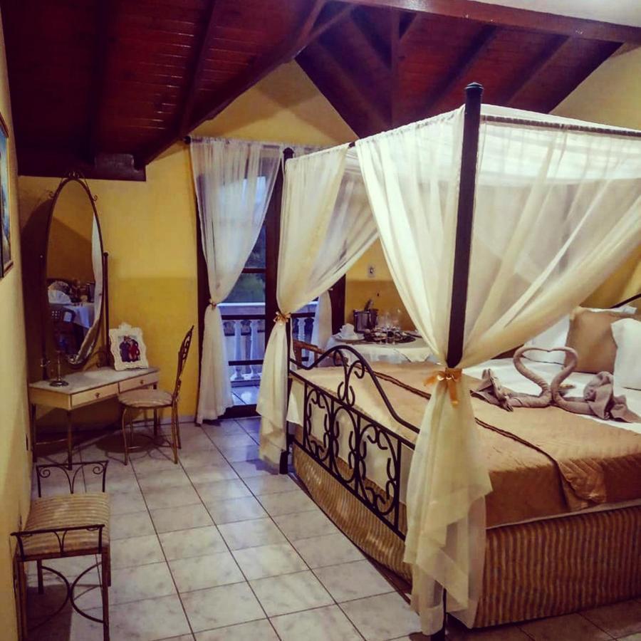 Hotel Velha Corte São José dos Pinhais Buitenkant foto