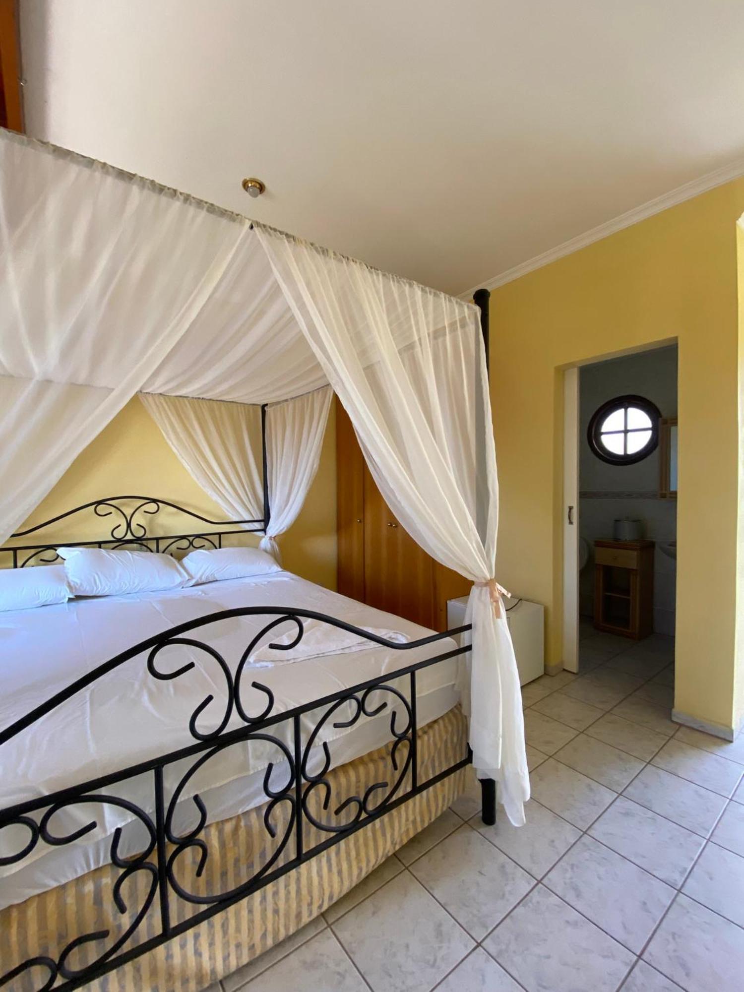 Hotel Velha Corte São José dos Pinhais Buitenkant foto