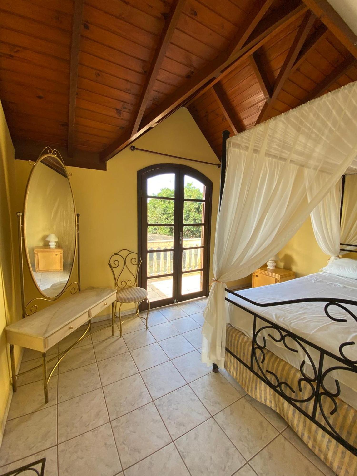 Hotel Velha Corte São José dos Pinhais Buitenkant foto