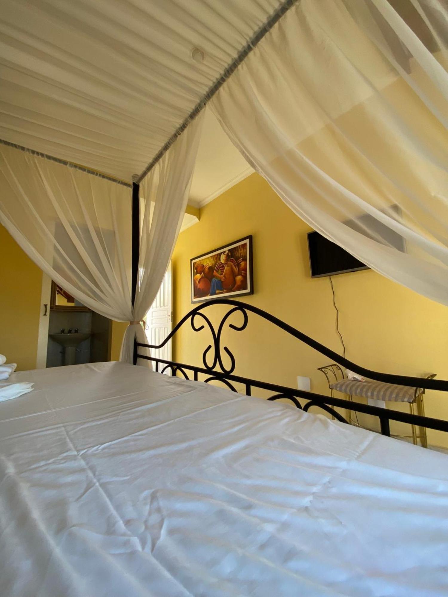Hotel Velha Corte São José dos Pinhais Buitenkant foto